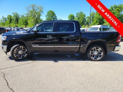 Diamond Black Crystal Pearlcoat 2021 RAM 1500 Limited