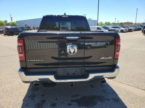 Diamond Black Crystal Pearlcoat 2021 RAM 1500 Limited