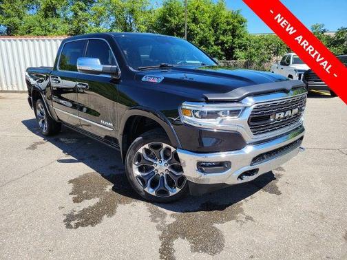 Diamond Black Crystal Pearlcoat 2021 RAM 1500 Limited
