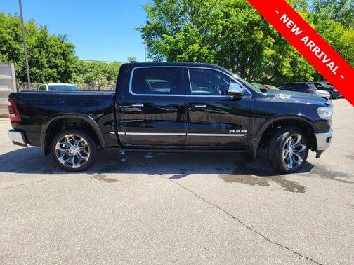 Diamond Black Crystal Pearlcoat 2021 RAM 1500 Limited