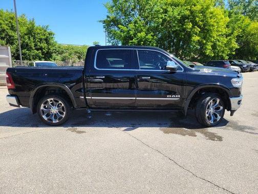 Diamond Black Crystal Pearlcoat 2021 RAM 1500 Limited