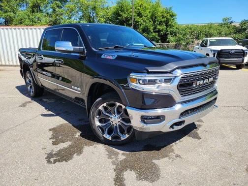 Diamond Black Crystal Pearlcoat 2021 RAM 1500 Limited