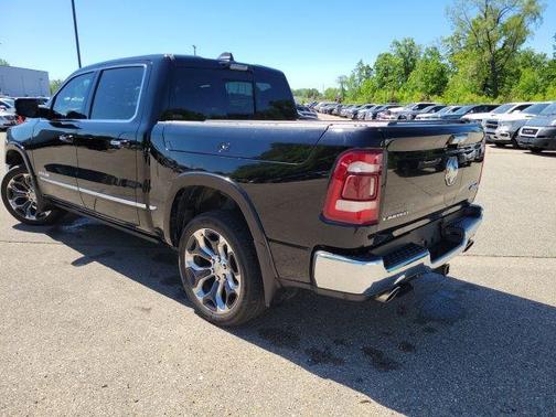 Diamond Black Crystal Pearlcoat 2021 RAM 1500 Limited