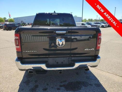 Diamond Black Crystal Pearlcoat 2021 RAM 1500 Limited