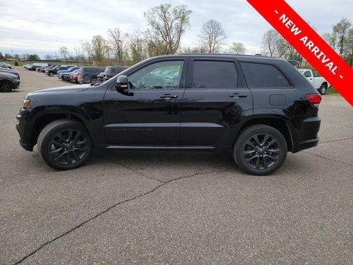 Diamond Black Crystal Pearlcoat 2018 Jeep Grand Cherokee High Altitude