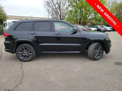 Diamond Black Crystal Pearlcoat 2018 Jeep Grand Cherokee High Altitude