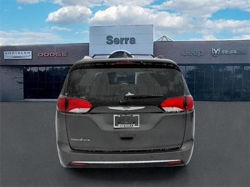 2018 Chrysler Pacifica Touring-L