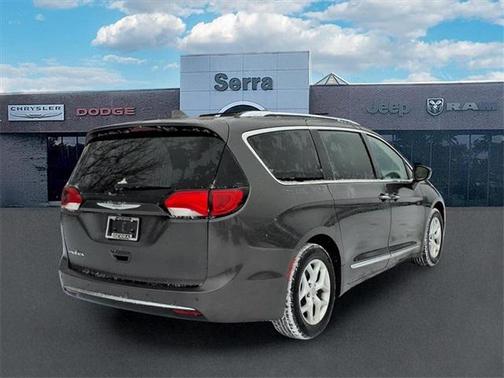 2018 Chrysler Pacifica Touring-L