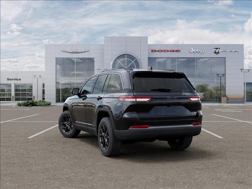 Diamond Black Crystal Pearlcoat 2026 Jeep Grand Cherokee Altitude