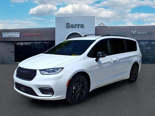 Bright White Clearcoat 2024 Chrysler Pacifica Touring L