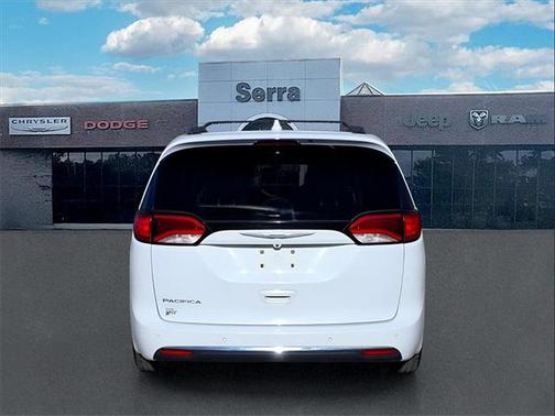 2018 Chrysler Pacifica Touring-L