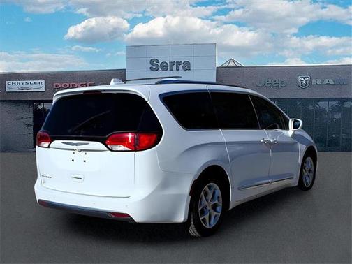2018 Chrysler Pacifica Touring-L