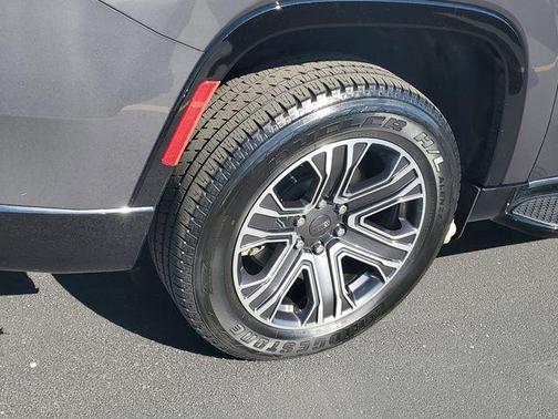 Baltic Gray Metallic Clearcoat 2024 Jeep Wagoneer L Series I 4x4