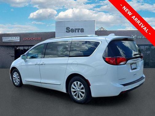 Bright White Clearcoat 2018 Chrysler Pacifica Touring-L Plus