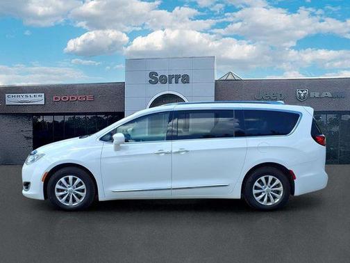 Bright White Clearcoat 2018 Chrysler Pacifica Touring-L Plus