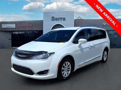 Bright White Clearcoat 2018 Chrysler Pacifica Touring-L Plus