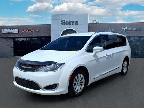 Bright White Clearcoat 2018 Chrysler Pacifica Touring-L Plus