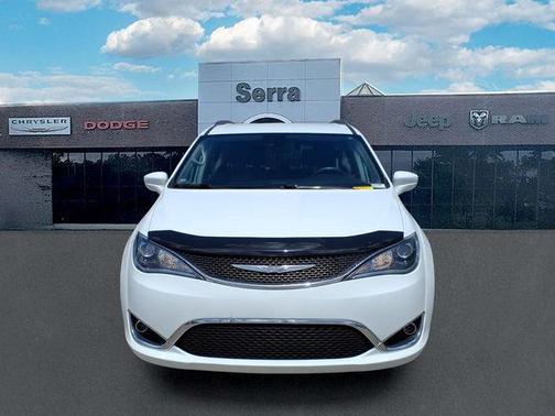 Bright White Clearcoat 2018 Chrysler Pacifica Touring-L Plus
