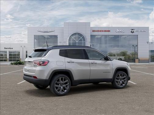 Silver Zynith Metallic Clearcoat 2026 Jeep Compass Limited
