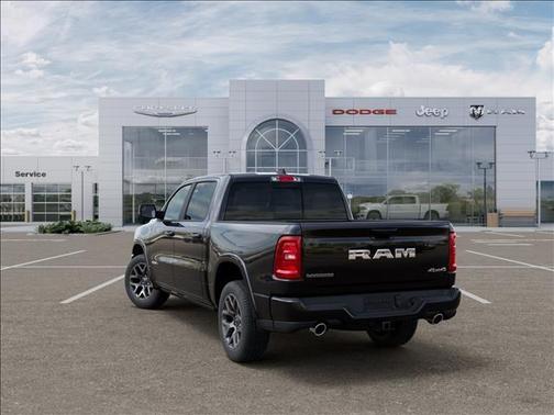 Diamond Black Crystal Pearlcoat 2026 RAM 1500 Laramie