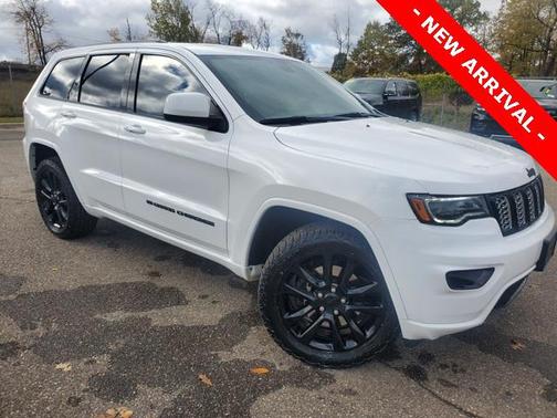 2022 Jeep Grand Cherokee Laredo