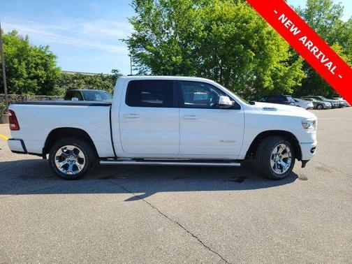 Bright White Clearcoat 2019 RAM 1500 Big Horn
