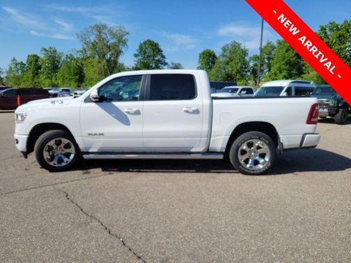 Bright White Clearcoat 2019 RAM 1500 Big Horn