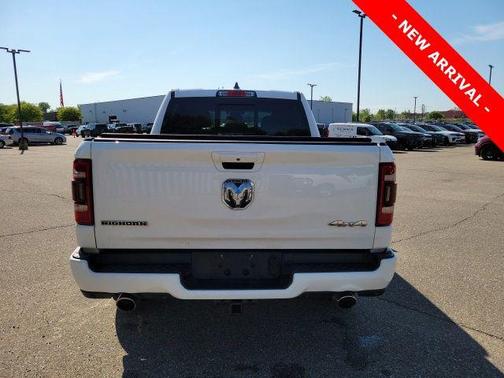 Bright White Clearcoat 2019 RAM 1500 Big Horn
