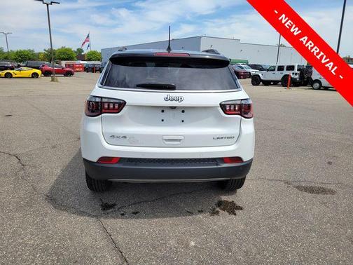 Bright White Clearcoat 2024 Jeep Compass Limited