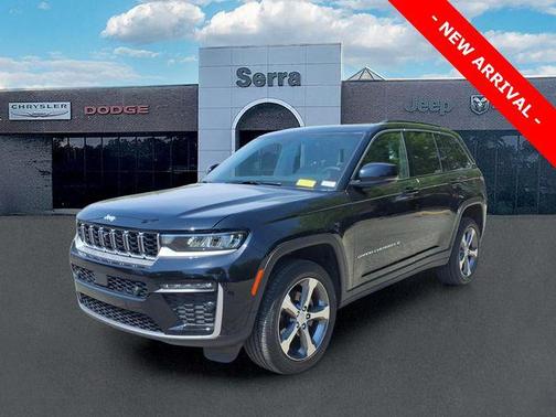 Diamond Black Crystal Pearlcoat 2026 Jeep Grand Cherokee Limited
