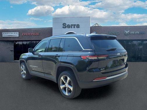 Diamond Black Crystal Pearlcoat 2026 Jeep Grand Cherokee Limited