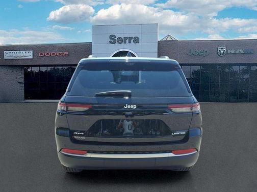 Diamond Black Crystal Pearlcoat 2026 Jeep Grand Cherokee Limited