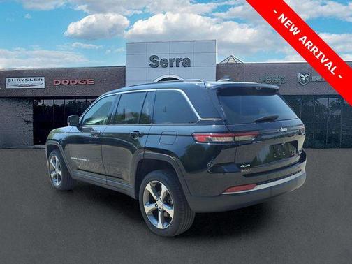 Diamond Black Crystal Pearlcoat 2026 Jeep Grand Cherokee Limited