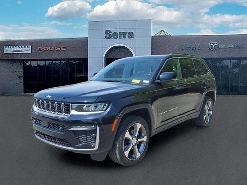 Diamond Black Crystal Pearlcoat 2026 Jeep Grand Cherokee Limited