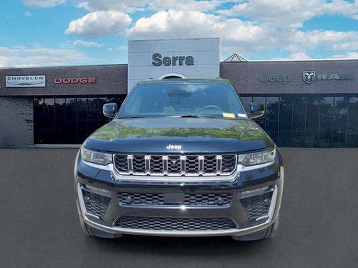 Diamond Black Crystal Pearlcoat 2026 Jeep Grand Cherokee Limited