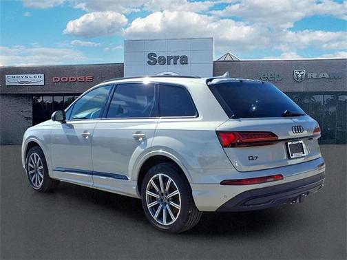 2023 Audi Q7 45 Premium Plus