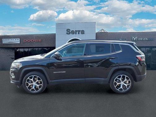 Diamond Black Crystal Pearlcoat 2024 Jeep Compass Limited