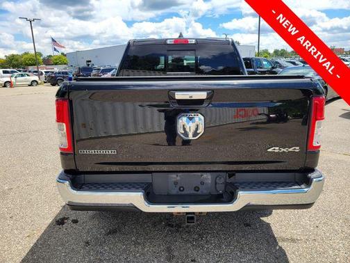 Diamond Black Crystal Pearlcoat 2019 RAM 1500 Big Horn