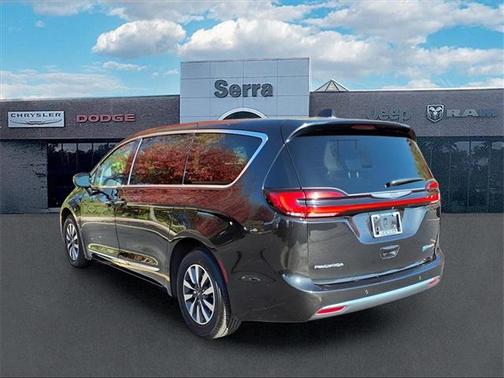 2023 Chrysler Pacifica Hybrid Limited