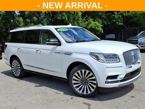 White Platinum 2019 Lincoln Navigator Reserve