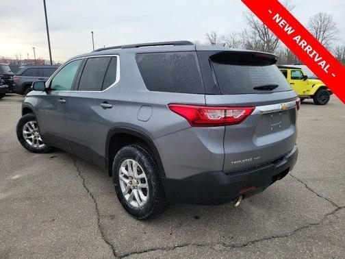 Satin Steel Metallic 2021 Chevrolet Traverse LT Cloth