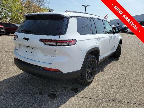 Bright White Clearcoat 2024 Jeep Grand Cherokee L Altitude