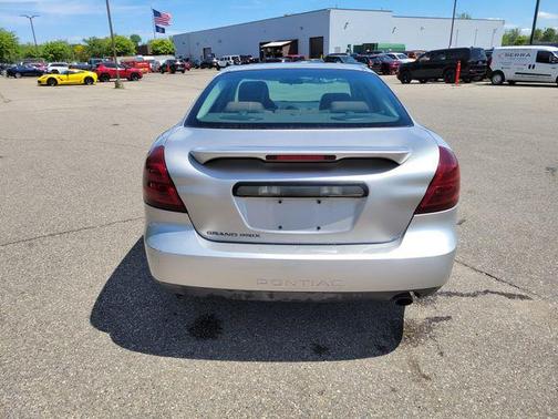 Cool (Liquid Silver Metallic) 2007 Pontiac Grand Prix Base