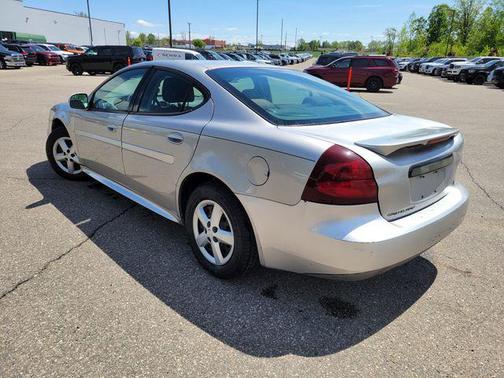 Cool (Liquid Silver Metallic) 2007 Pontiac Grand Prix Base