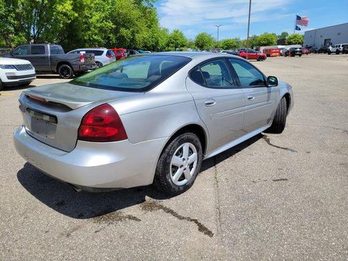 Cool (Liquid Silver Metallic) 2007 Pontiac Grand Prix Base