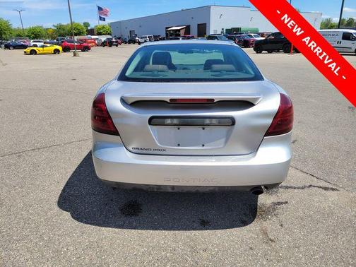 Cool (Liquid Silver Metallic) 2007 Pontiac Grand Prix Base