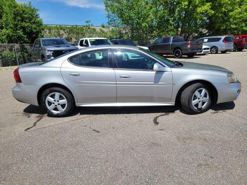 Cool (Liquid Silver Metallic) 2007 Pontiac Grand Prix Base