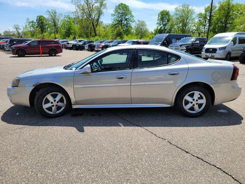 Cool (Liquid Silver Metallic) 2007 Pontiac Grand Prix Base