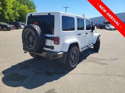 Bright White Clearcoat 2016 Jeep Wrangler Unlimited Sahara