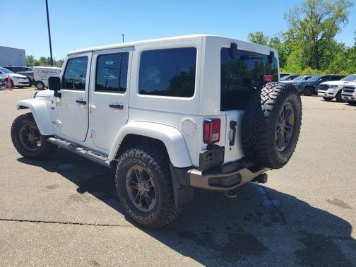 Bright White Clearcoat 2016 Jeep Wrangler Unlimited Sahara